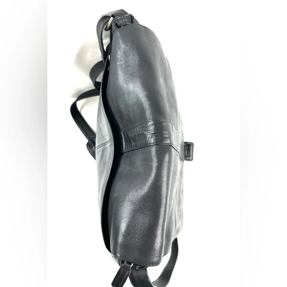 latico Black Leather Medium Messenger Bag Snap Flap Office Travel Commute